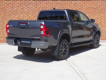 Used Toyota Hilux 2023 for sale - 75444582: Photo