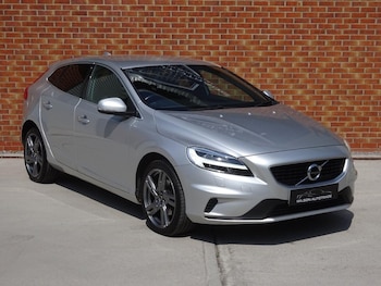 Used Volvo V40 2018 for sale - 79254360: Photo