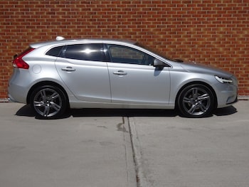 Used Volvo V40 2018 for sale - 79254360: Photo