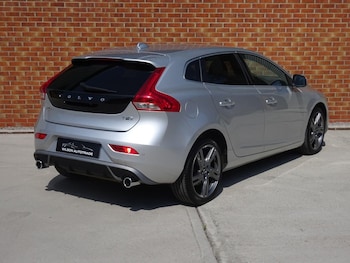 Used Volvo V40 2018 for sale - 79254360: Photo