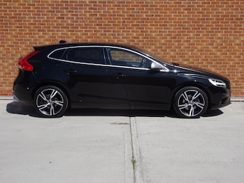 Used Volvo V40 2018 for sale - 75444568: Photo
