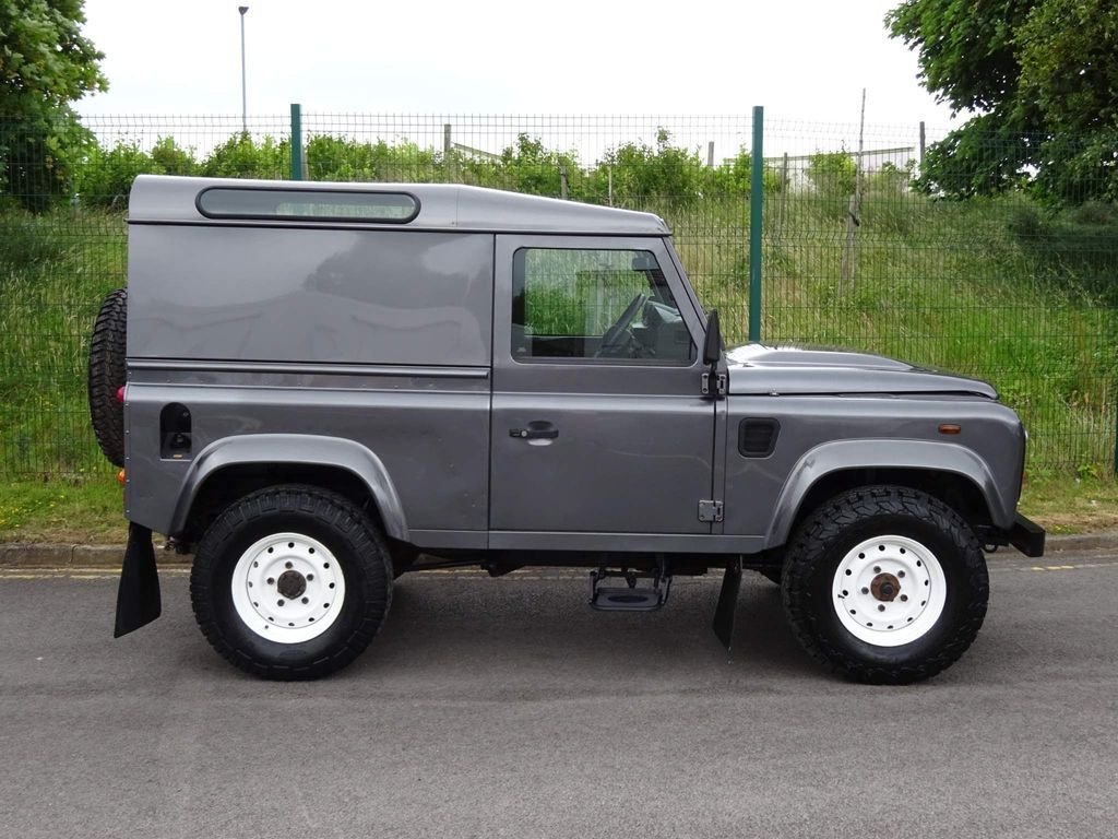 Used Land Rover Defender 2016 for sale - 76202841: Photo 2