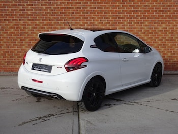 Used Peugeot 208 2018 for sale - 77850129: Photo
