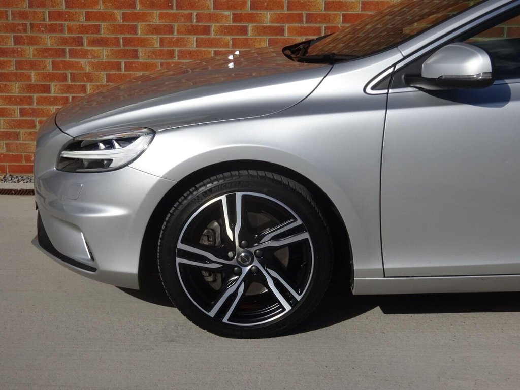 Used Volvo V40 2018 for sale - 75998882: Photo 11