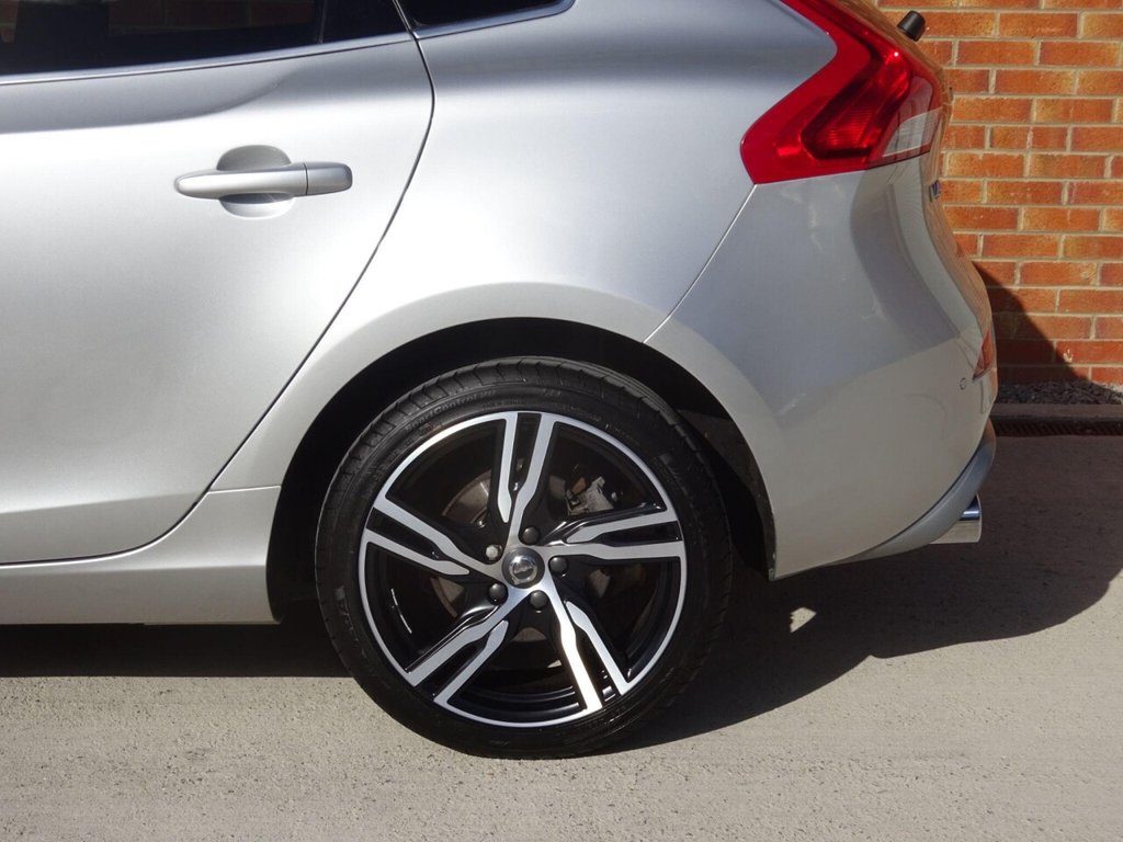 Used Volvo V40 2018 for sale - 75998882: Photo 13