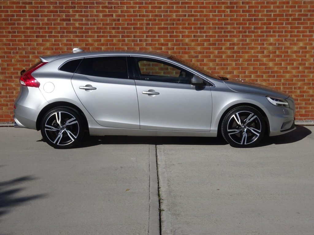 Used Volvo V40 2018 for sale - 75998882: Photo 3
