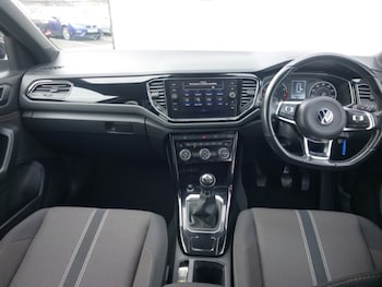 Used Volkswagen T-Roc 2021 for sale - 76464957: Photo