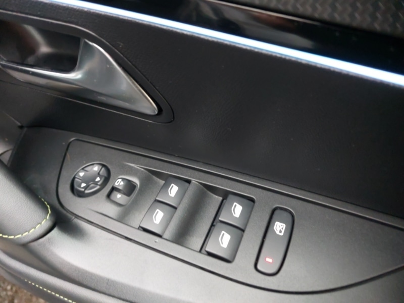 Used Peugeot 2008 2023 for sale - 76842617: Photo 13