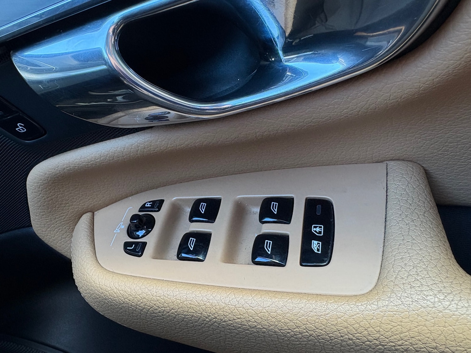 Used Volvo XC90 2015 for sale - 76369480: Photo 10