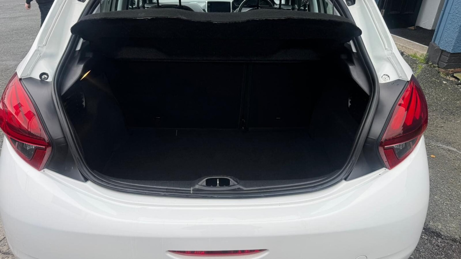 Used Peugeot 208 2016 for sale - 77024143: Photo 6