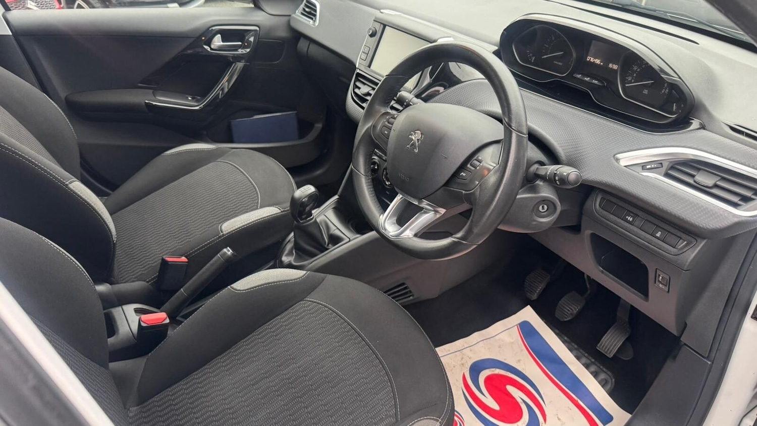 Used Peugeot 208 2016 for sale - 77024143: Photo 8