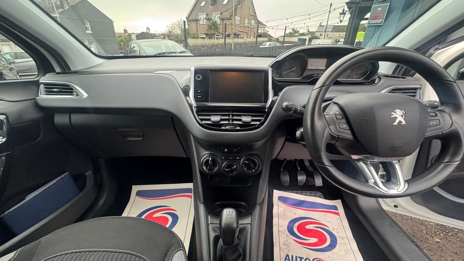 Used Peugeot 208 2016 for sale - 77024143: Photo 9