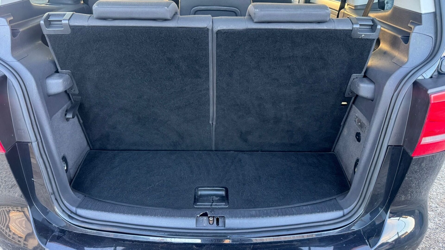 Used Volkswagen Touran 2011 for sale - 76555311: Photo 6