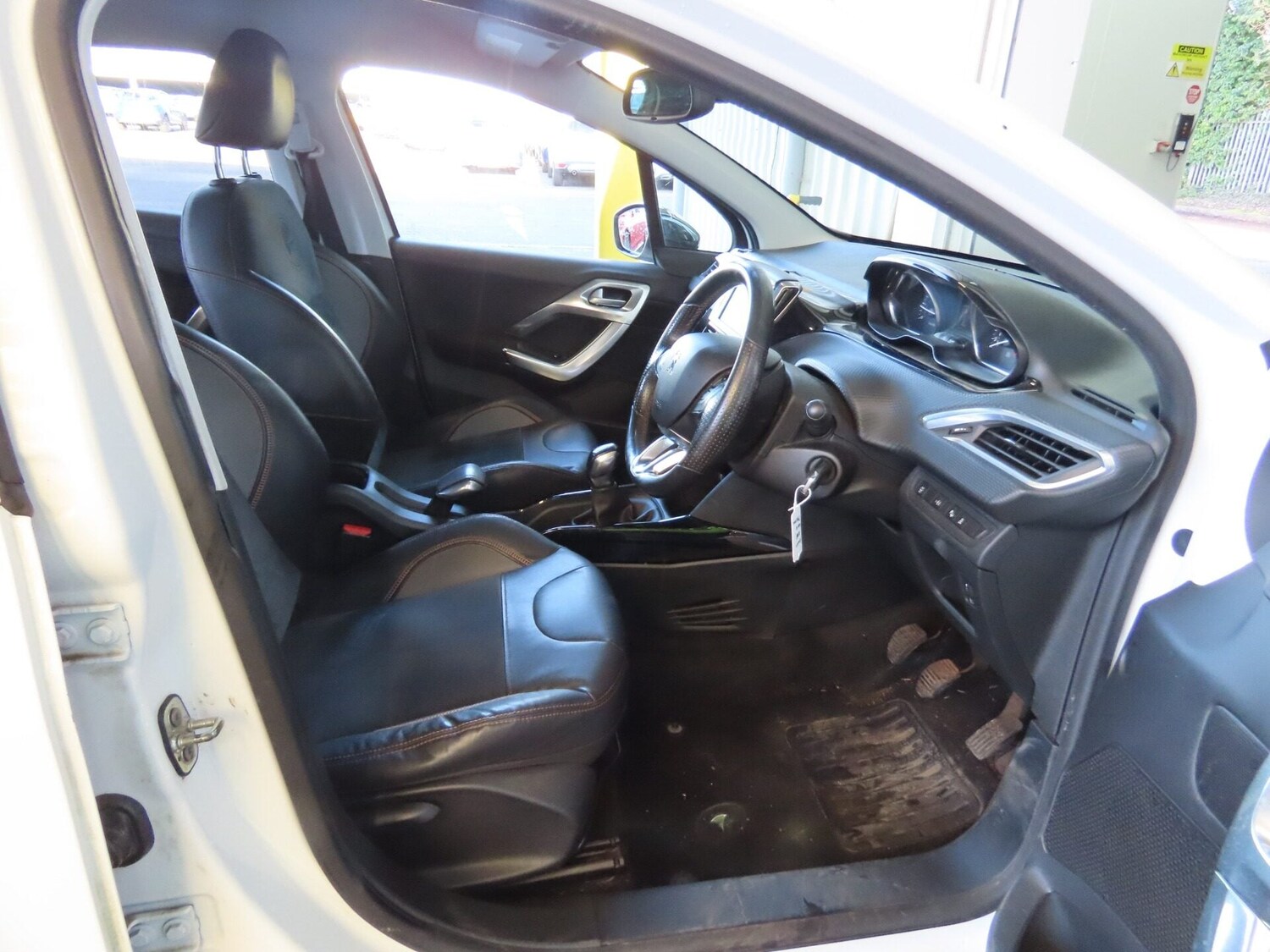 Used Peugeot 2008 2015 for sale - 77677300: Photo 10