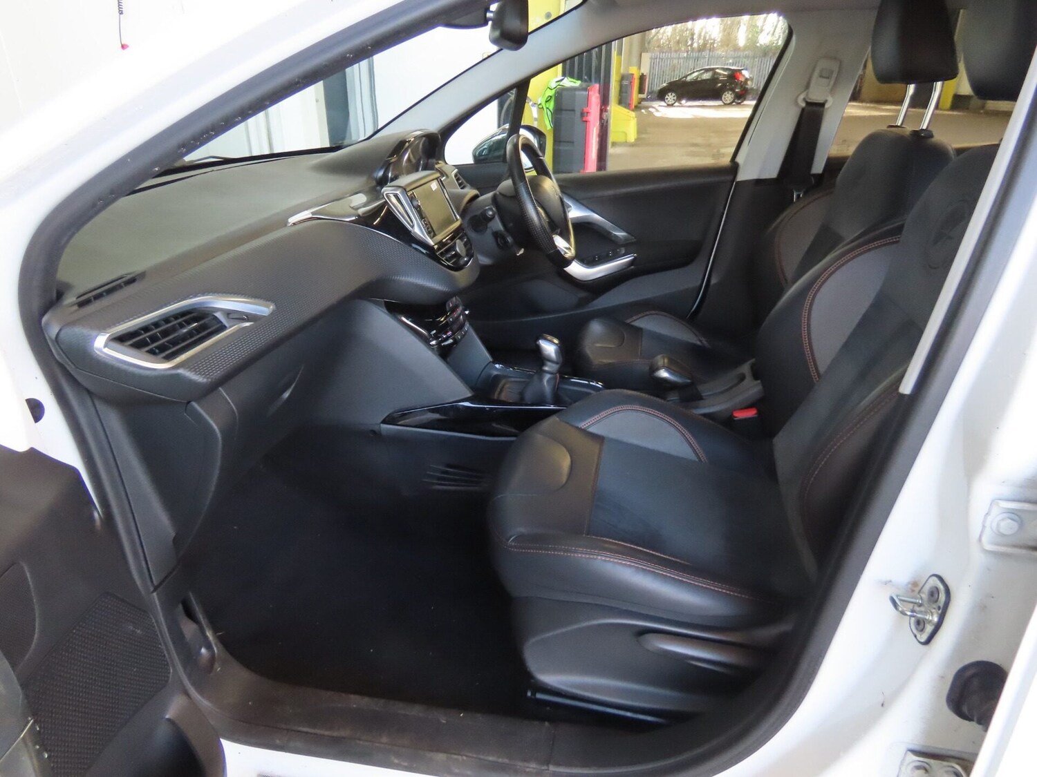 Used Peugeot 2008 2015 for sale - 77677300: Photo 11