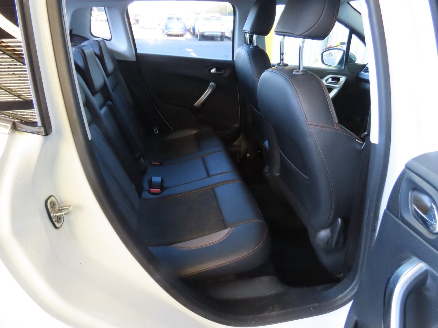 Used Peugeot 2008 2015 for sale - 77677300: Photo 8