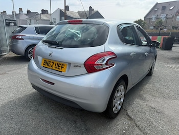 Used Peugeot 208 2012 for sale - 75555926: Photo