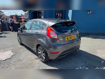 Used Ford Fiesta 2017 for sale - 79504110: Photo