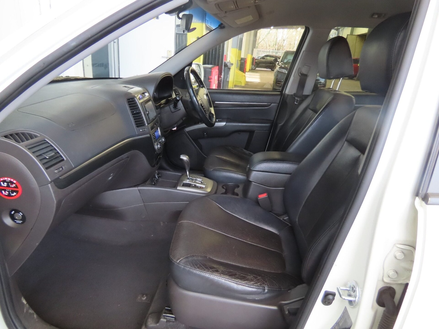 Used Hyundai Santa Fe 2011 for sale - 77677298: Photo 11
