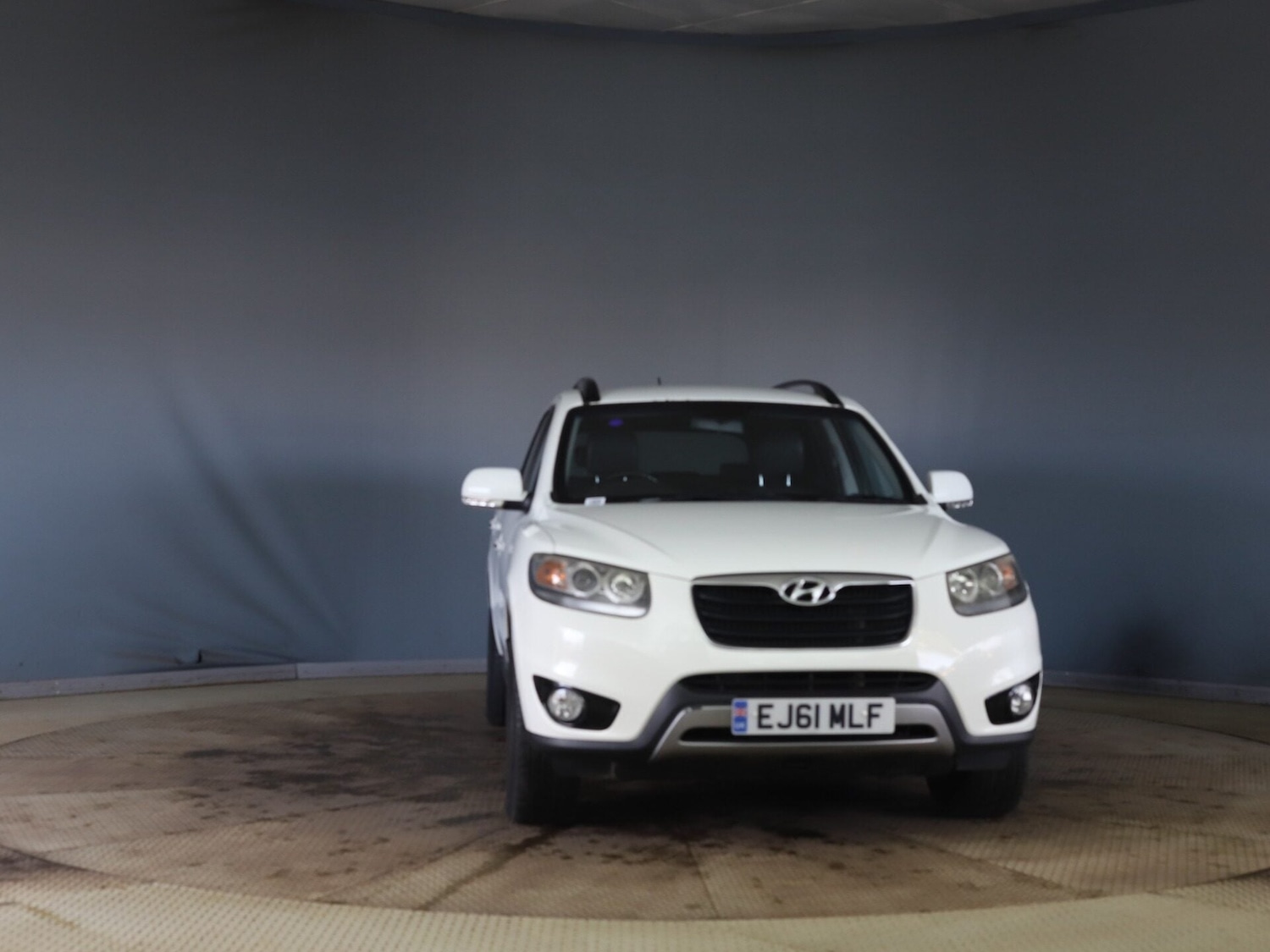 Used Hyundai Santa Fe 2011 for sale - 77677298: Photo 2