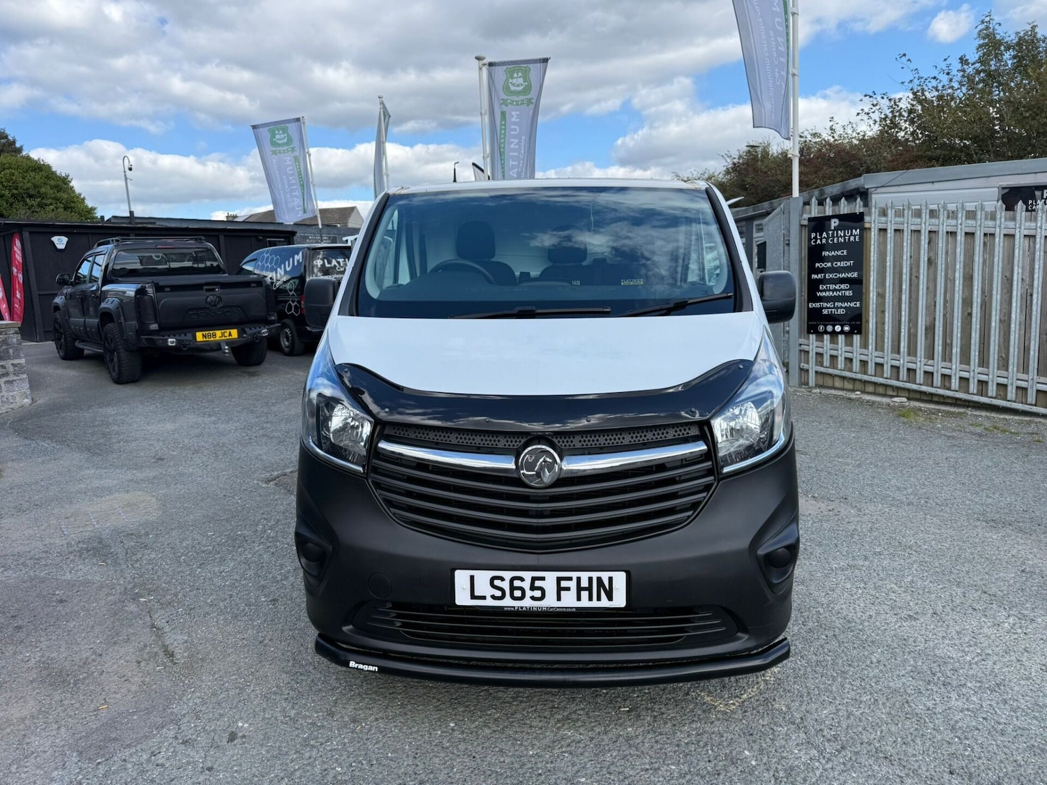 Used Vauxhall Vivaro 2015 for sale - 76035670: Photo 2