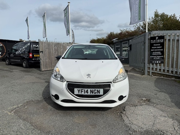 Used Peugeot 208 2014 for sale - 76048829: Photo 2