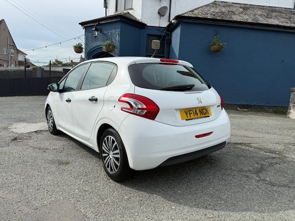 Used Peugeot 208 2014 for sale - 76048829: Photo 4