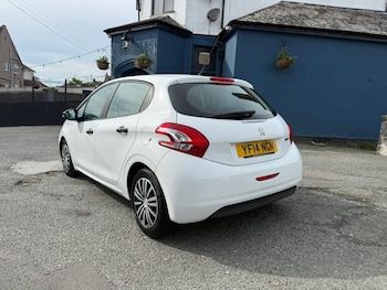 Used Peugeot 208 2014 for sale - 76048829: Photo