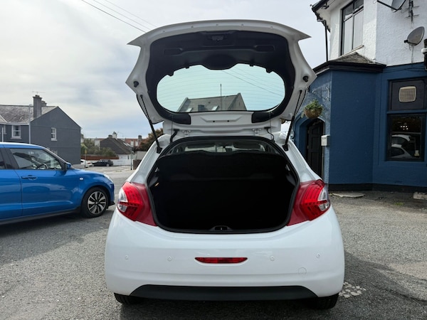 Used Peugeot 208 2014 for sale - 76048829: Photo 7