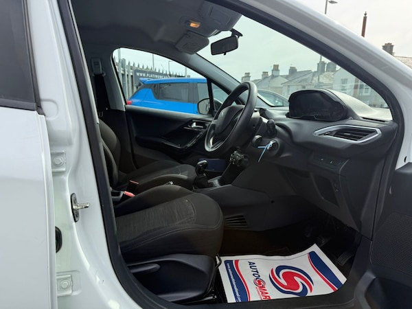Used Peugeot 208 2014 for sale - 76048829: Photo 8