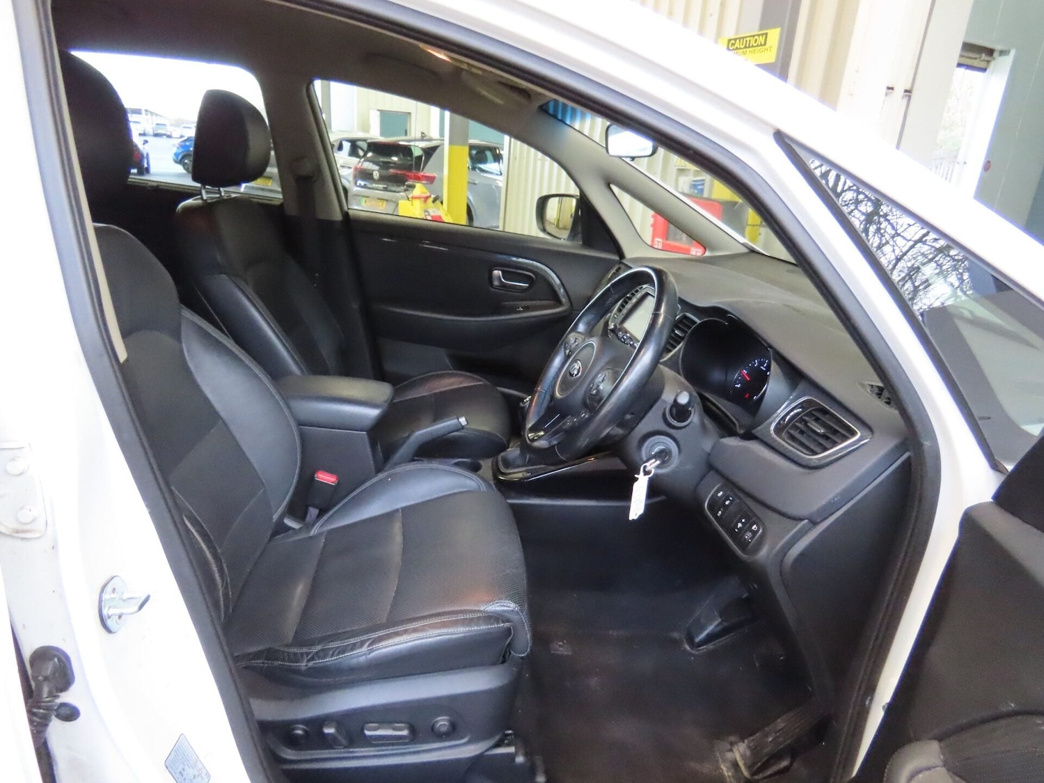 Used Kia Carens 2017 for sale - 77404725: Photo 10