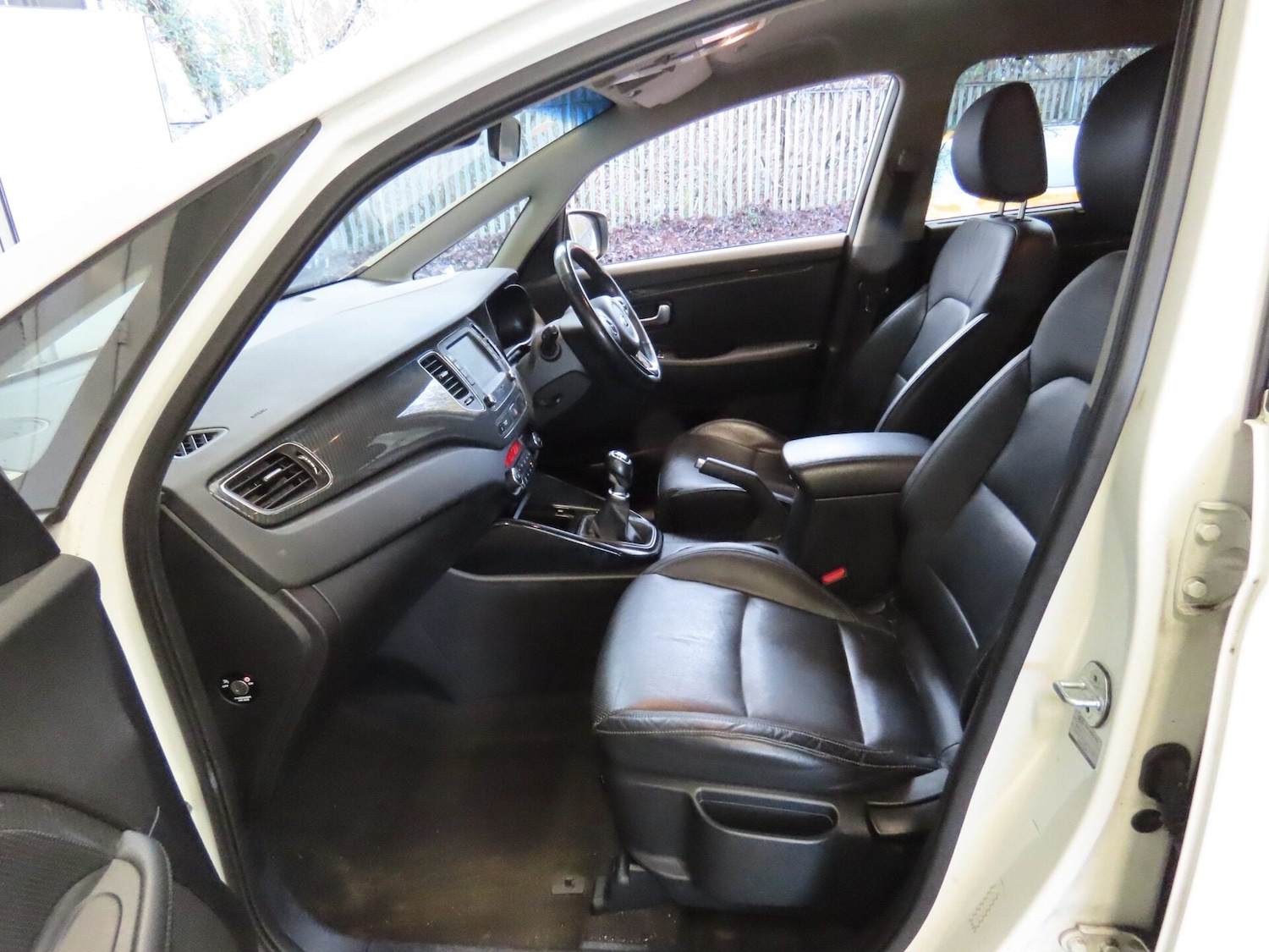 Used Kia Carens 2017 for sale - 77404725: Photo 11