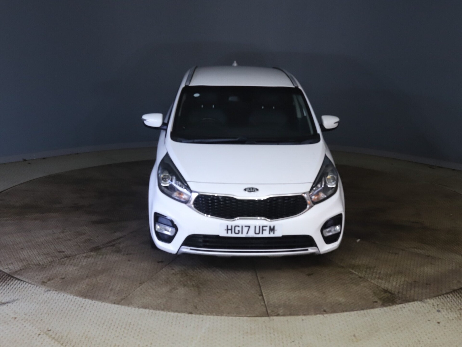 Used Kia Carens 2017 for sale - 77404725: Photo 2