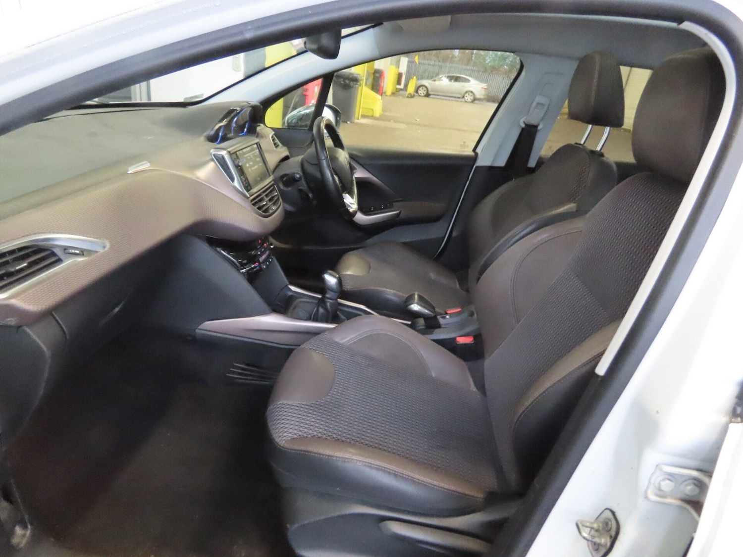 Used Peugeot 2008 2014 for sale - 77490811: Photo 11