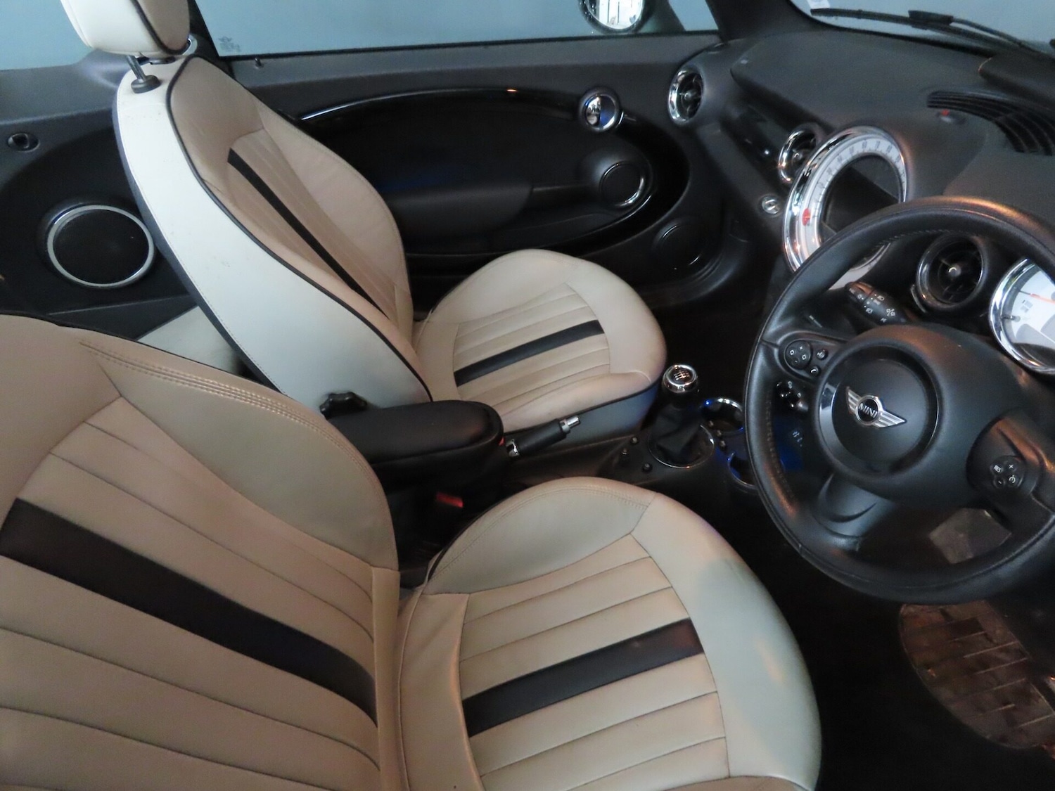 Used MINI Convertible 2013 for sale - 76478070: Photo 10