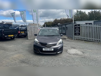 Used Toyota Yaris 2013 for sale - 76048828: Photo