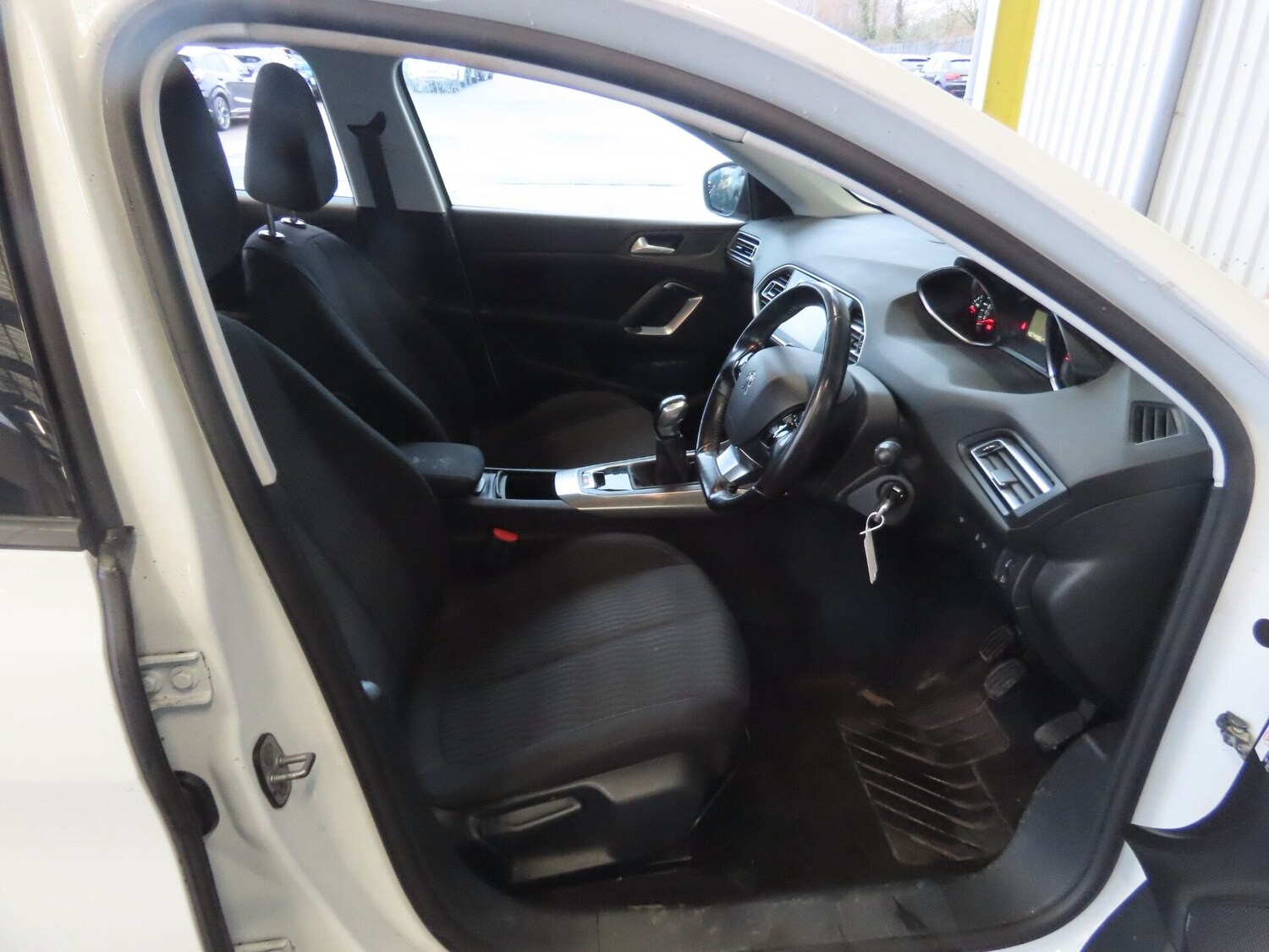 Used Peugeot 308 2015 for sale - 77490812: Photo 10