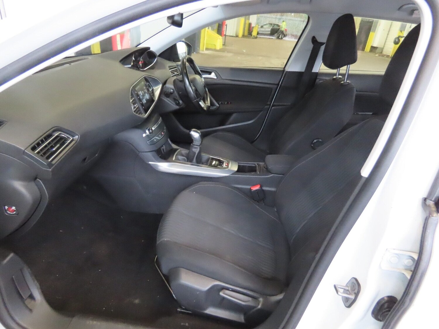 Used Peugeot 308 2015 for sale - 77490812: Photo 11