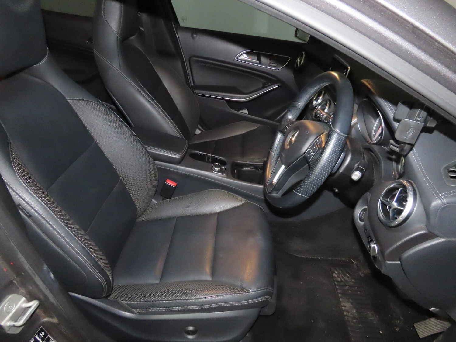 Used Mercedes-Benz GLA 2014 for sale - 76403332: Photo 9