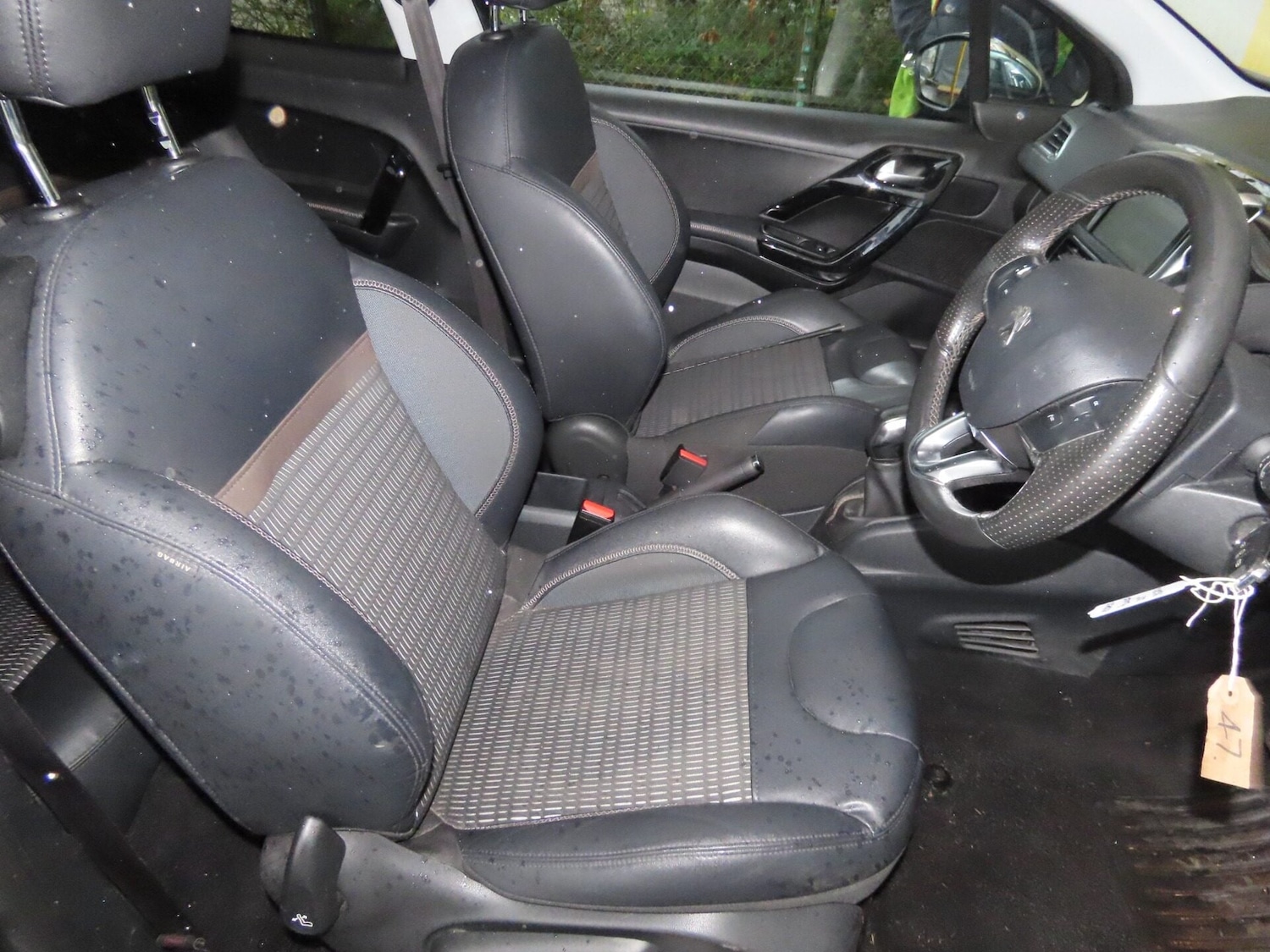 Used Peugeot 208 2012 for sale - 76969859: Photo 10