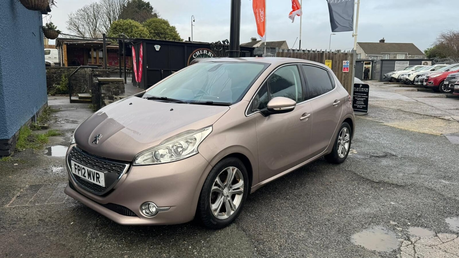 Used Peugeot 208 2012 for sale - 77268640: Photo 2