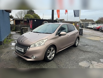 Used Peugeot 208 2012 for sale - 77268640: Photo