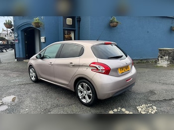 Used Peugeot 208 2012 for sale - 77268640: Photo