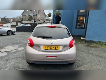 Used Peugeot 208 2012 for sale - 77268640: Photo