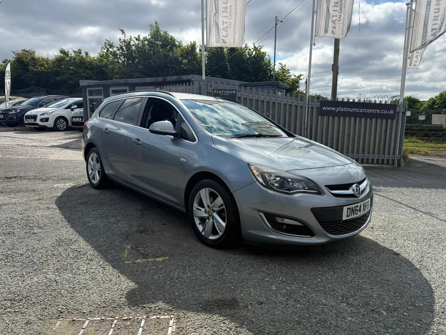 Used Vauxhall Astra 2014 for sale - 77742656: Photo 1