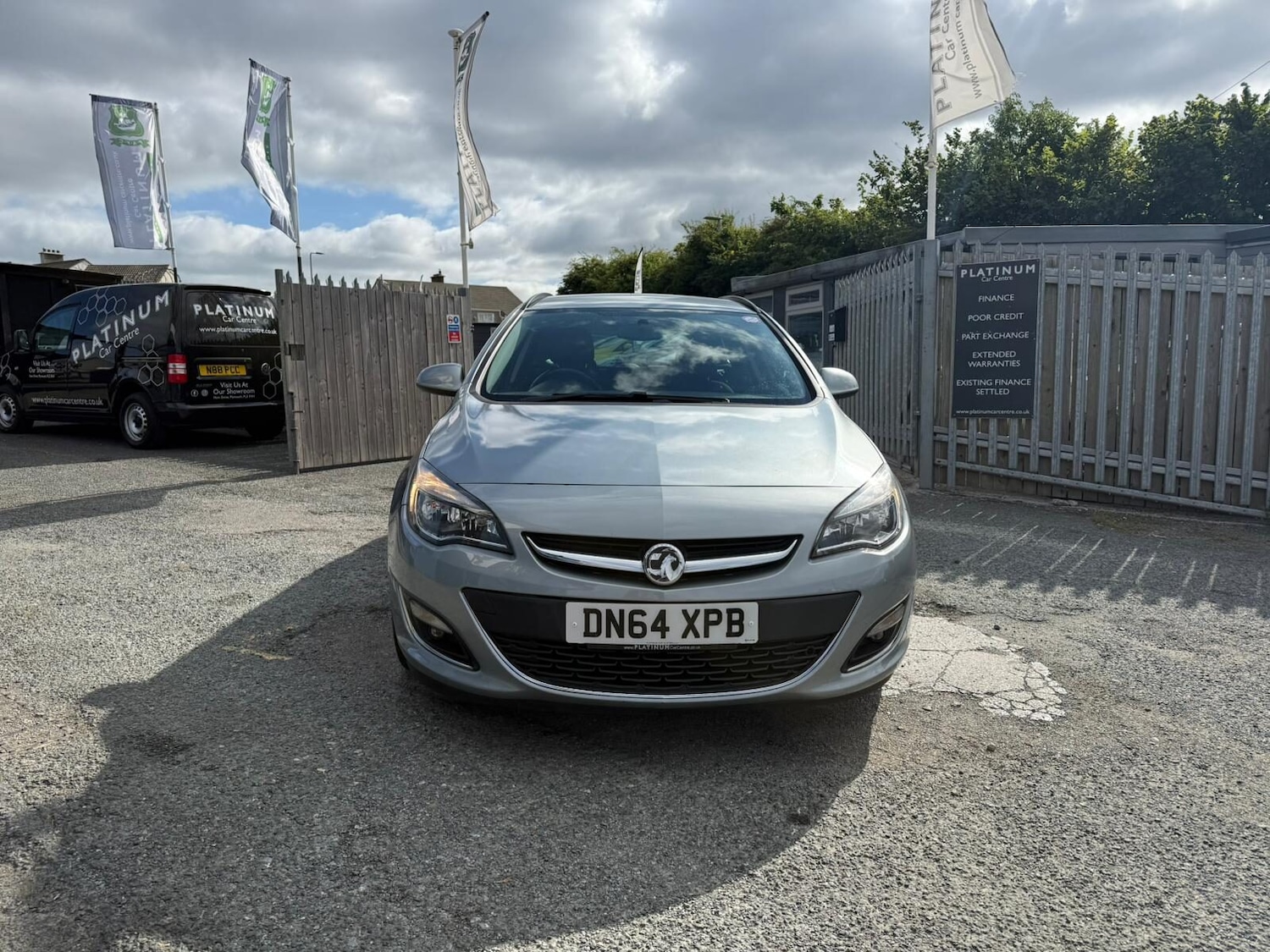 Used Vauxhall Astra 2014 for sale - 77742656: Photo 2