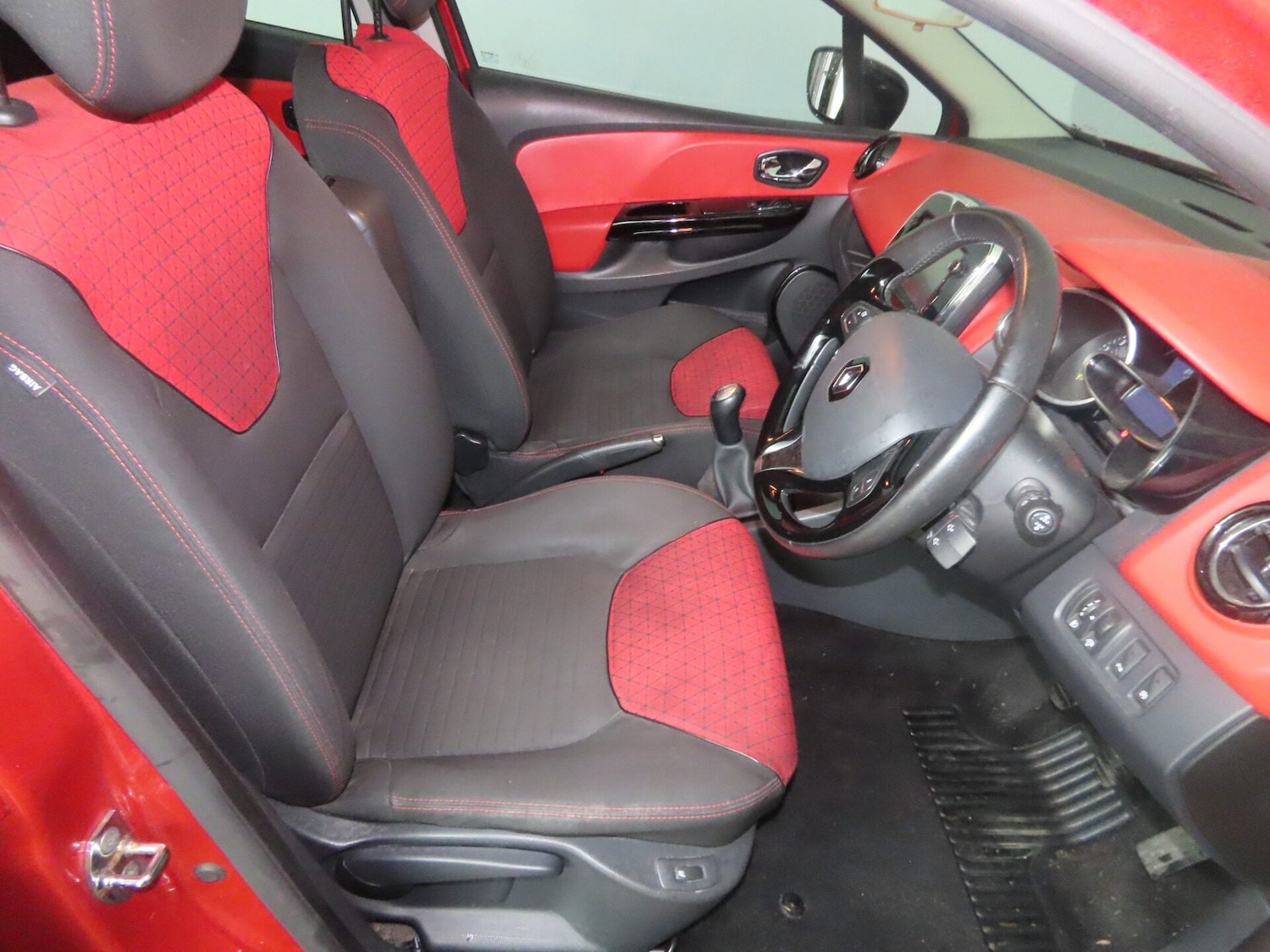 Used Renault Clio 2013 for sale - 77351310: Photo 9