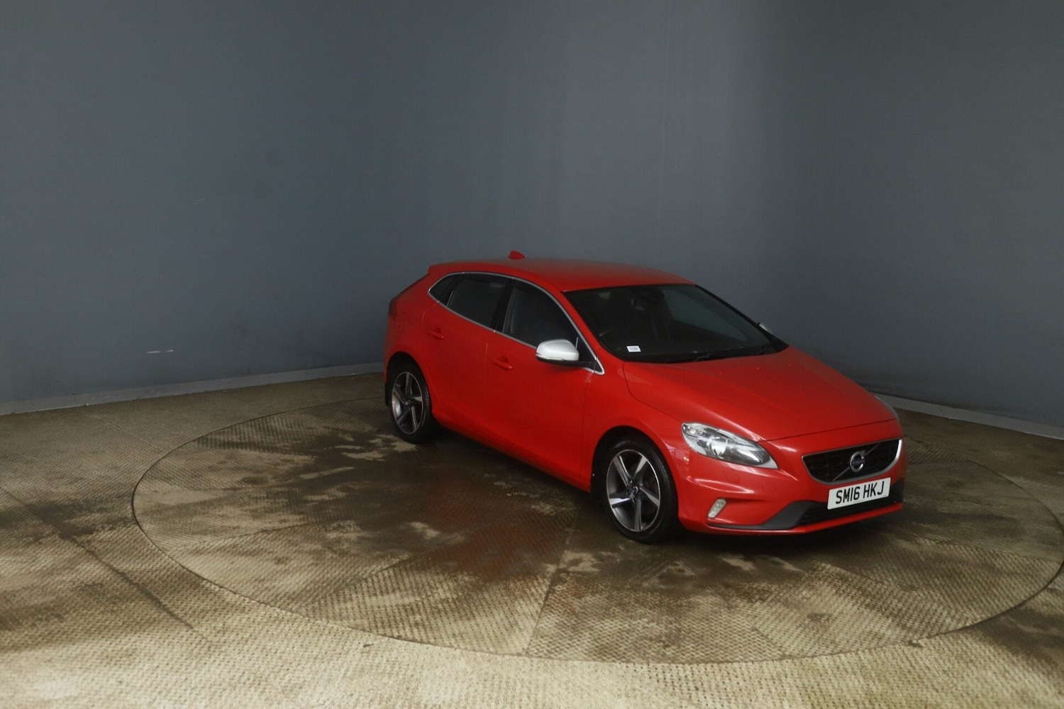 Used Volvo V40 2016 for sale - 77272476: Photo 1