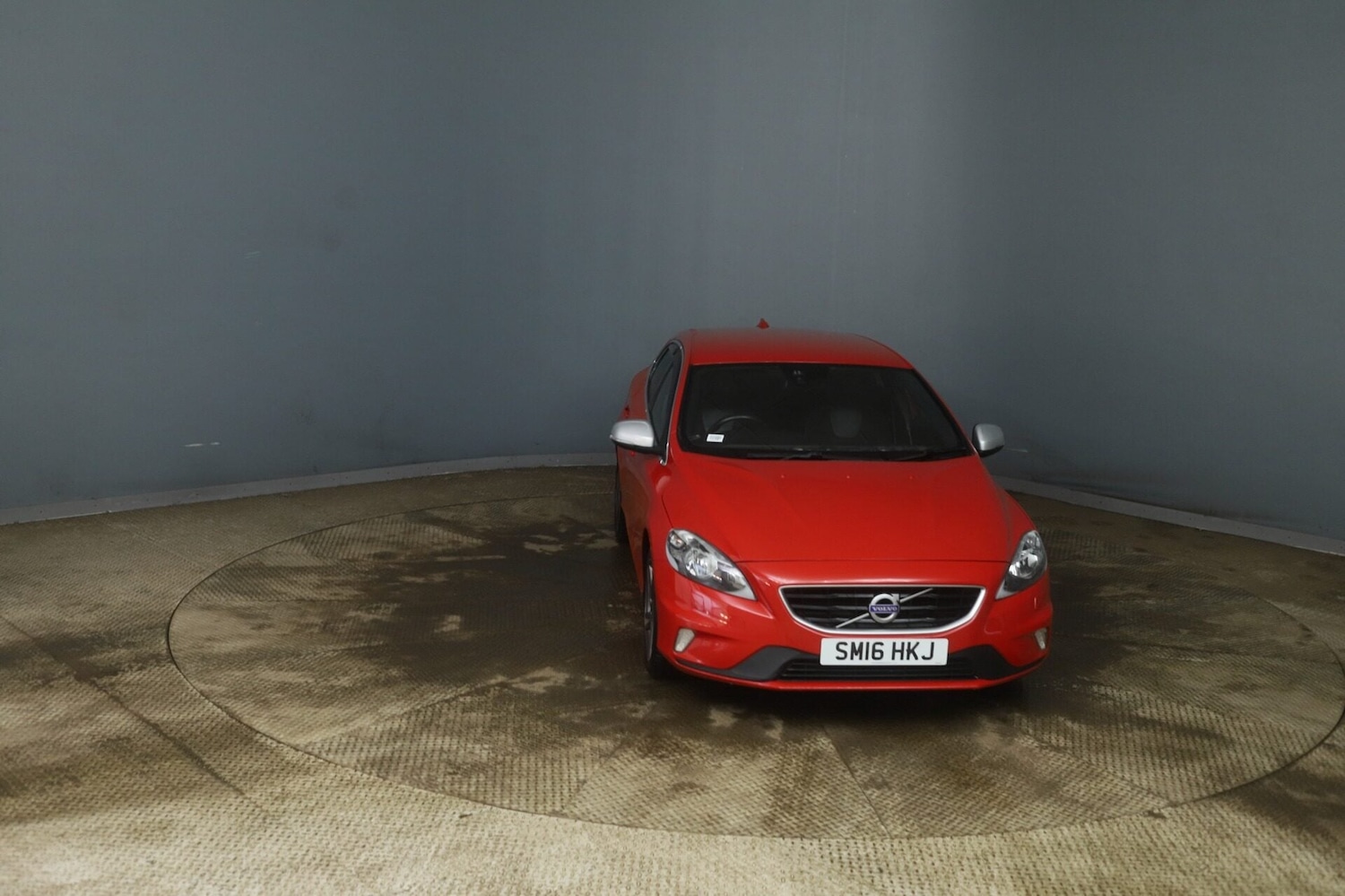 Used Volvo V40 2016 for sale - 77272476: Photo 2
