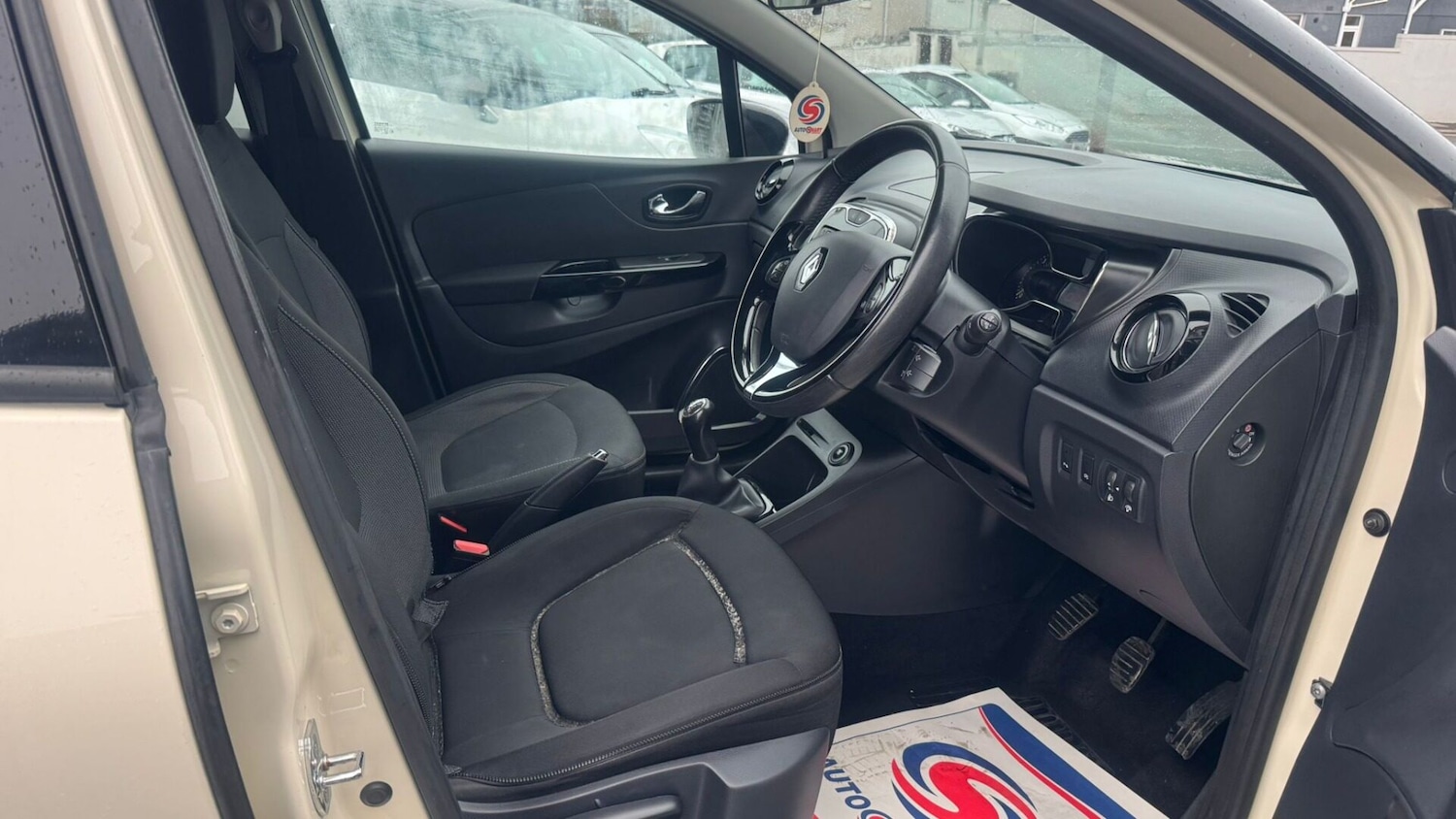 Used Renault Captur 2015 for sale - 77517642: Photo 9